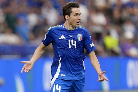 Arne Slot: Federico Chiesa unlikely to make Liverpool debut .